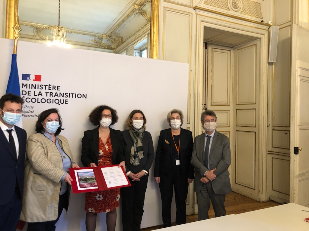 Signature par la <a href="/FederationESH/">Fédération des ESH</a> du protocole pr relancer la production de logements sociaux

<a href="/VFournier_/">Valérie Fournier</a> "Cet accord mobilise de nvx moyens pour répondre aux défis de la production de logements sociaux et accompagner l’accès au logement. Nos #Esh sont déterminées à les mobiliser"