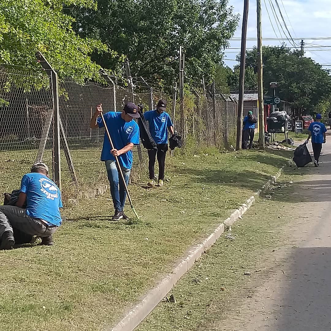 Mauriciocanosa's tweet photo. Mis compañeros en Jornada solidaria!!! #LaM2015 #GustavoMenendez #NuncaParamos https://t.co/xVujsGqK6F