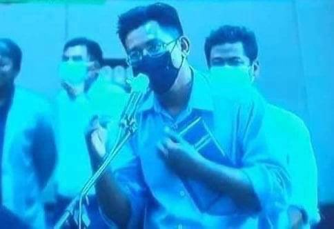 Naypyidaw-based #BBC reporter AungThura and former #Mizzima reporter ThanHtikeAung were arrested by military junta group while on duty in front of Dakkhina Thiri District Court. There is no safety &amp; freedom for reporters!
R2P NOW
#WhatsHappeningInMyanmar  #Mar19Coup