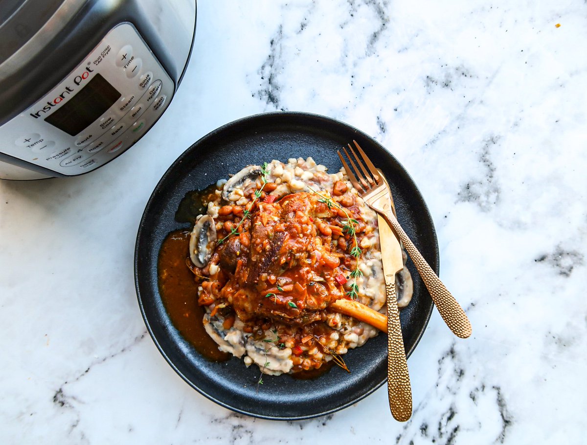 Luyanda_Maf's tweet photo. Chakalaka Lamb Shank with Risotto Style Samp & Beans!
This recipe is a winner !!! Head on over to my instagram π©π½βπ³
https://t.co/37k495Ty0m
#cookingwithluyanda https://t.co/zZHeAX1l7i