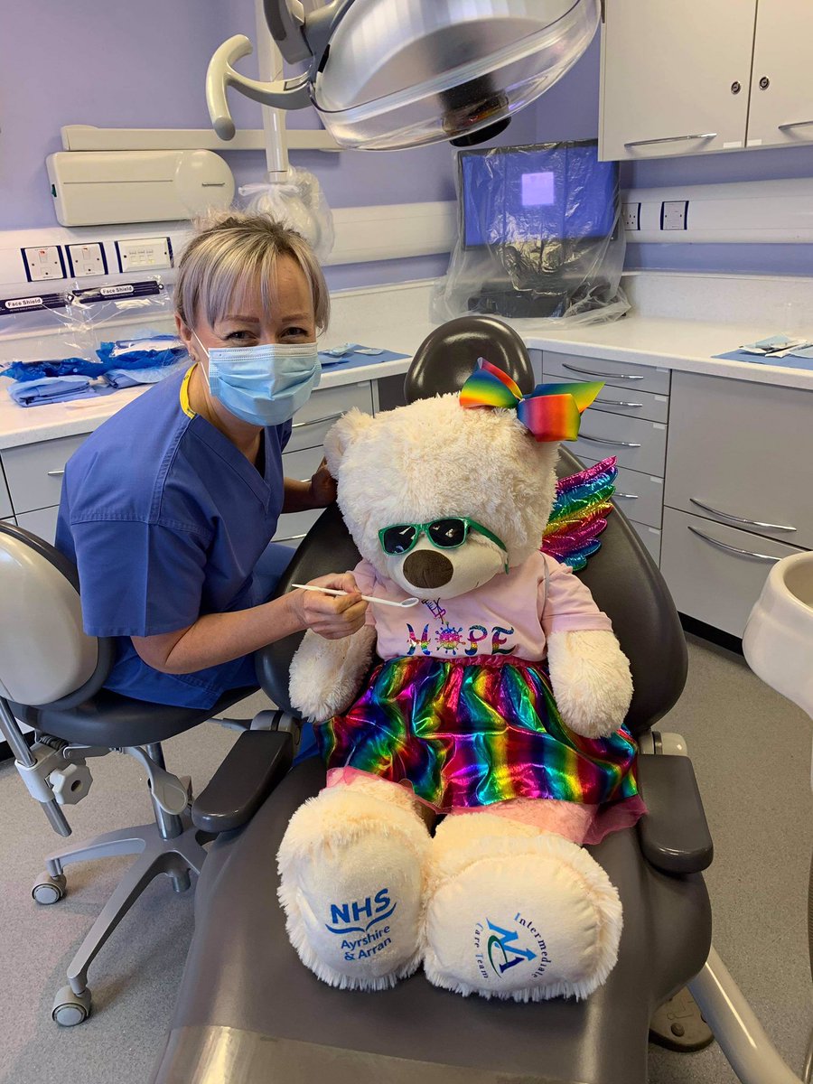bowman_kaye's tweet photo. Hope visited the dental department this morning 🌈❤️#hopetheirvinebear @KerryWalkerOT @murray_ot @MccluskeyLynsey @lynn_ek @HazelNMAHPDir @GrierAHP @gibbieahplcr @Alistair_ahp https://t.co/abTwEe3EWi