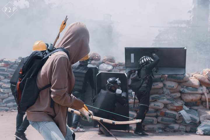 HeliaKim7's tweet photo. Today our civilians' ways of defending.They are the real definition of Heros.

R2P NOW
#WhatsHappeningInMyanmar 
#Mar19Coup https://t.co/saqBExS4RO