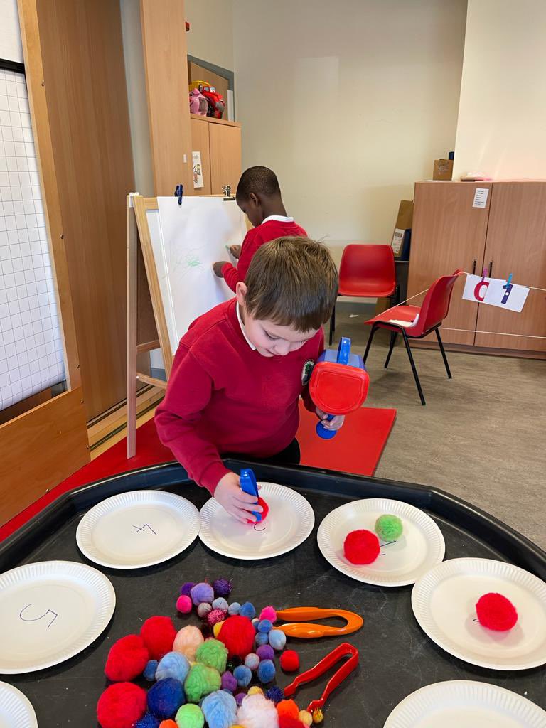 AultmoreParkPri's tweet image. Class 1 have been learning to develop their number and counting skills 🔢💪 #learning #developingunderstanding