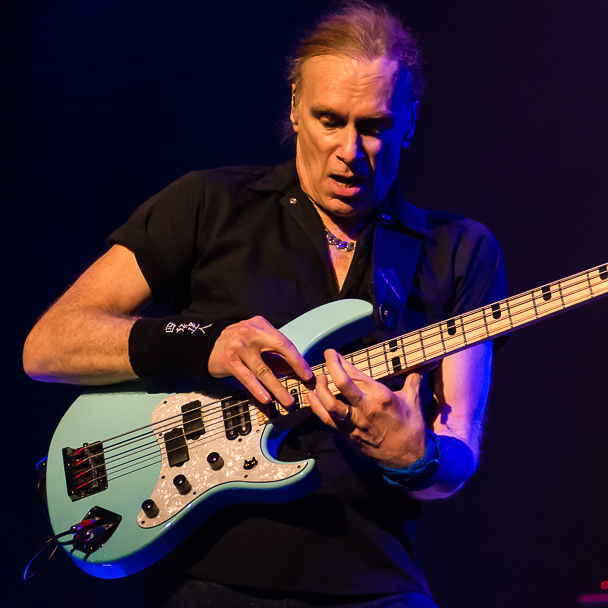 Happy 67th Birthday to the great bass legend, Billy Sheehan!! 