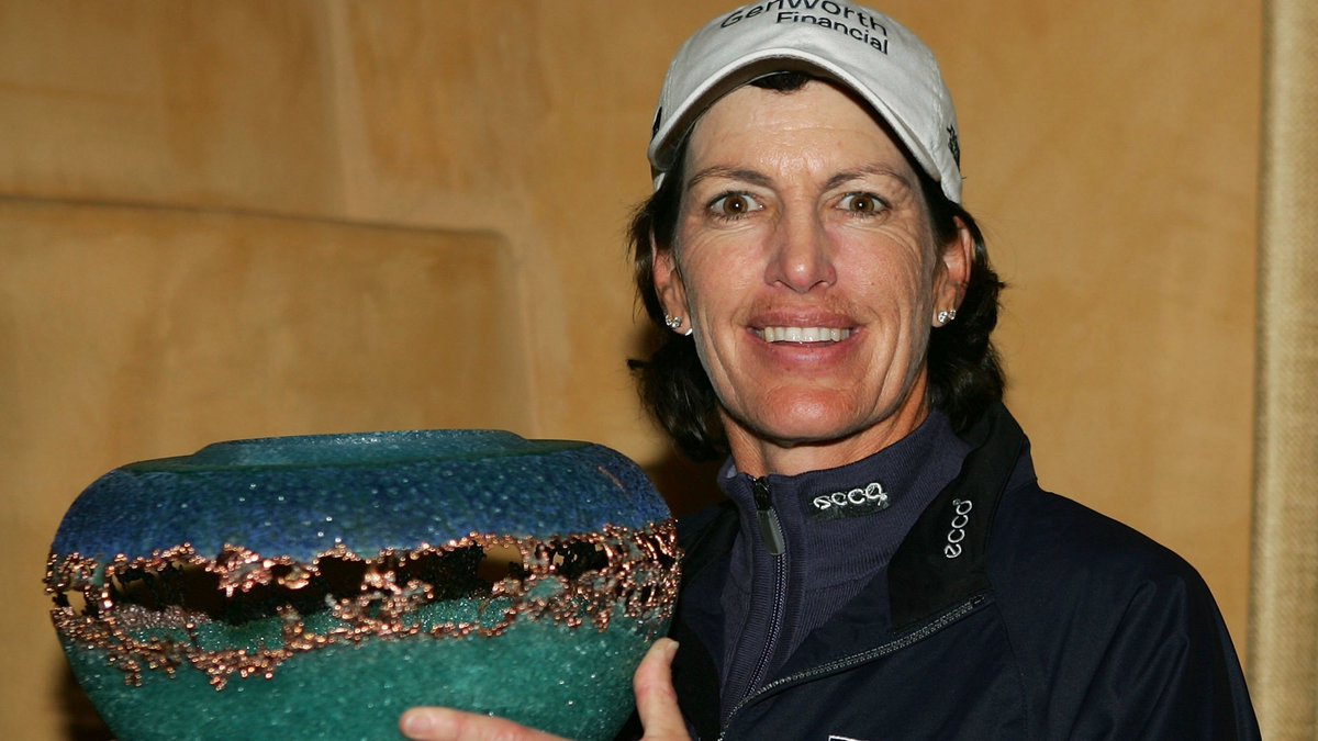 GolfHallofFame's tweet photo. #OnThisDay 15 years ago in 2006, @JuliInkster won for the 31st time and final on the @LPGA Tour, a two-stroke victory over Sarah Lee at the Safeway International in Phoenix, Arizona. For Inkster, it was her first tournament win since the 2003 Evian Masters. https://t.co/gPPDQkgpFE