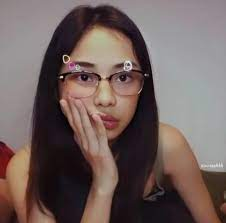 shadow_curator's tweet image. AU Idea:
MM a music major who is a die hard fan of D &amp;amp; J a famous flashy musical duo who turns out to be her bros, her NERD SQUAD in Uni. What will happen if both D and J tries to court her? Will it double the love or double the trouble in her heart? #MayDon #MaySon #SOON sana