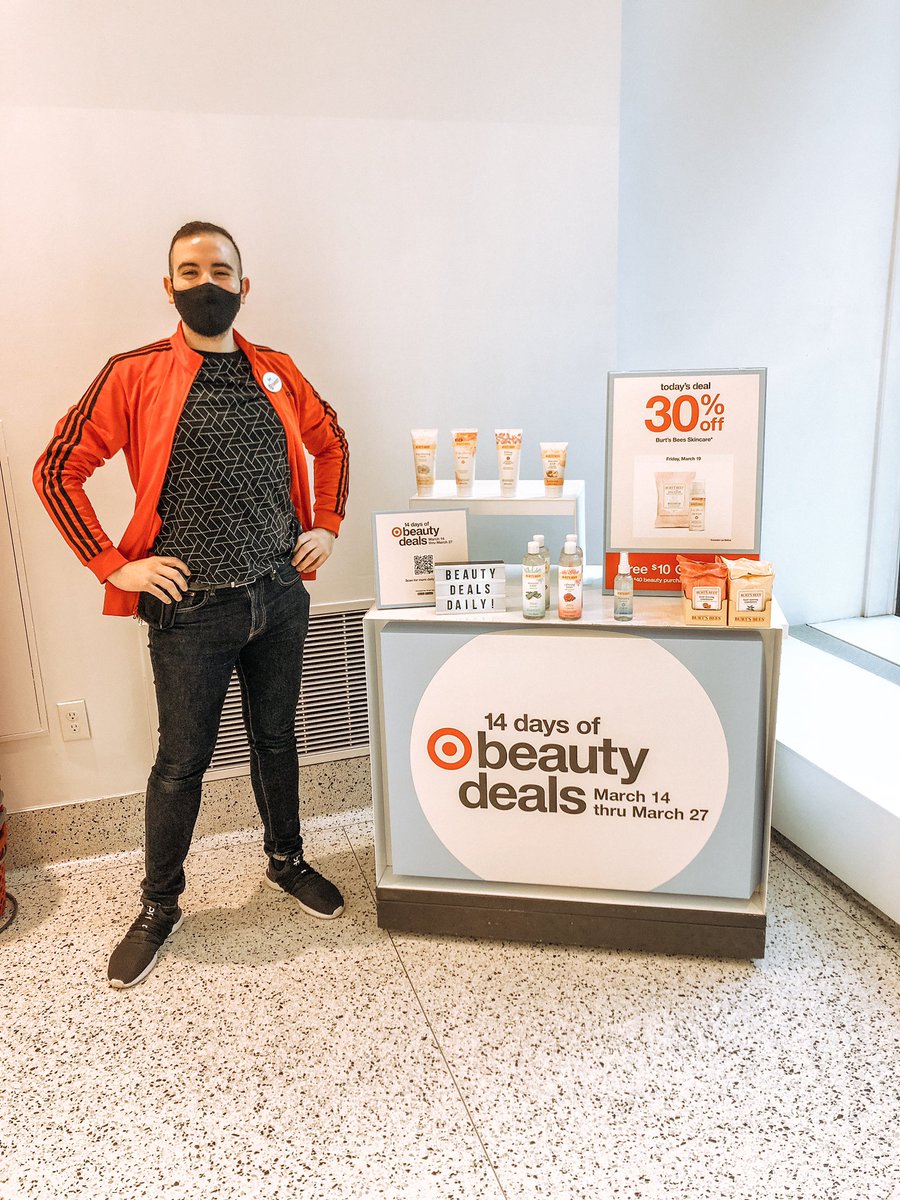 LucyatTarget's tweet photo. @TGTNick Driving Beauty sales at 2799 with some ✨clean✨ skincare! #14daysofbeautydeals 👏🏼🎯 https://t.co/r3t7cuIVNE