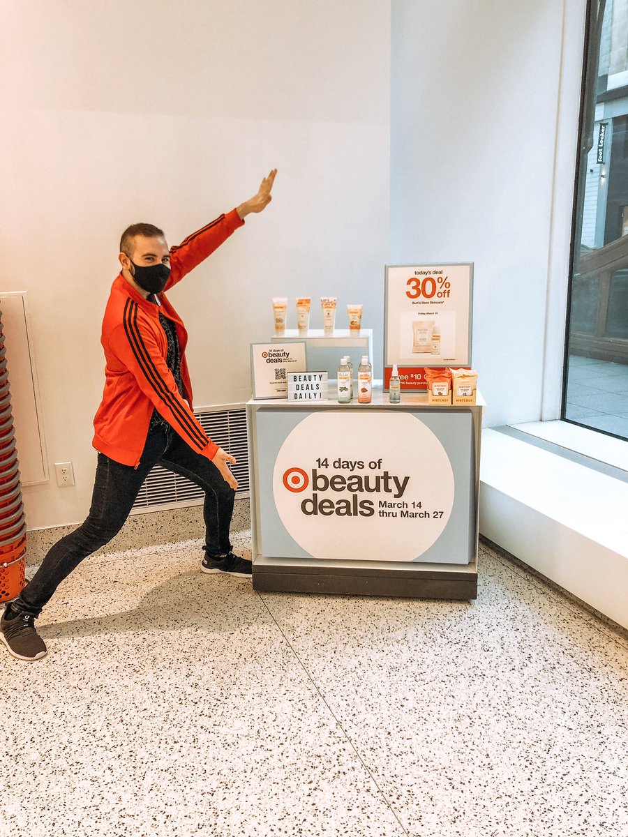 LucyatTarget's tweet photo. @TGTNick Driving Beauty sales at 2799 with some ✨clean✨ skincare! #14daysofbeautydeals 👏🏼🎯 https://t.co/r3t7cuIVNE