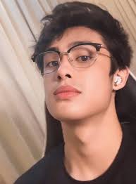 shadow_curator's tweet image. AU Idea:
MM a music major who is a die hard fan of D &amp;amp; J a famous flashy musical duo who turns out to be her bros, her NERD SQUAD in Uni. What will happen if both D and J tries to court her? Will it double the love or double the trouble in her heart? #MayDon #MaySon #SOON sana