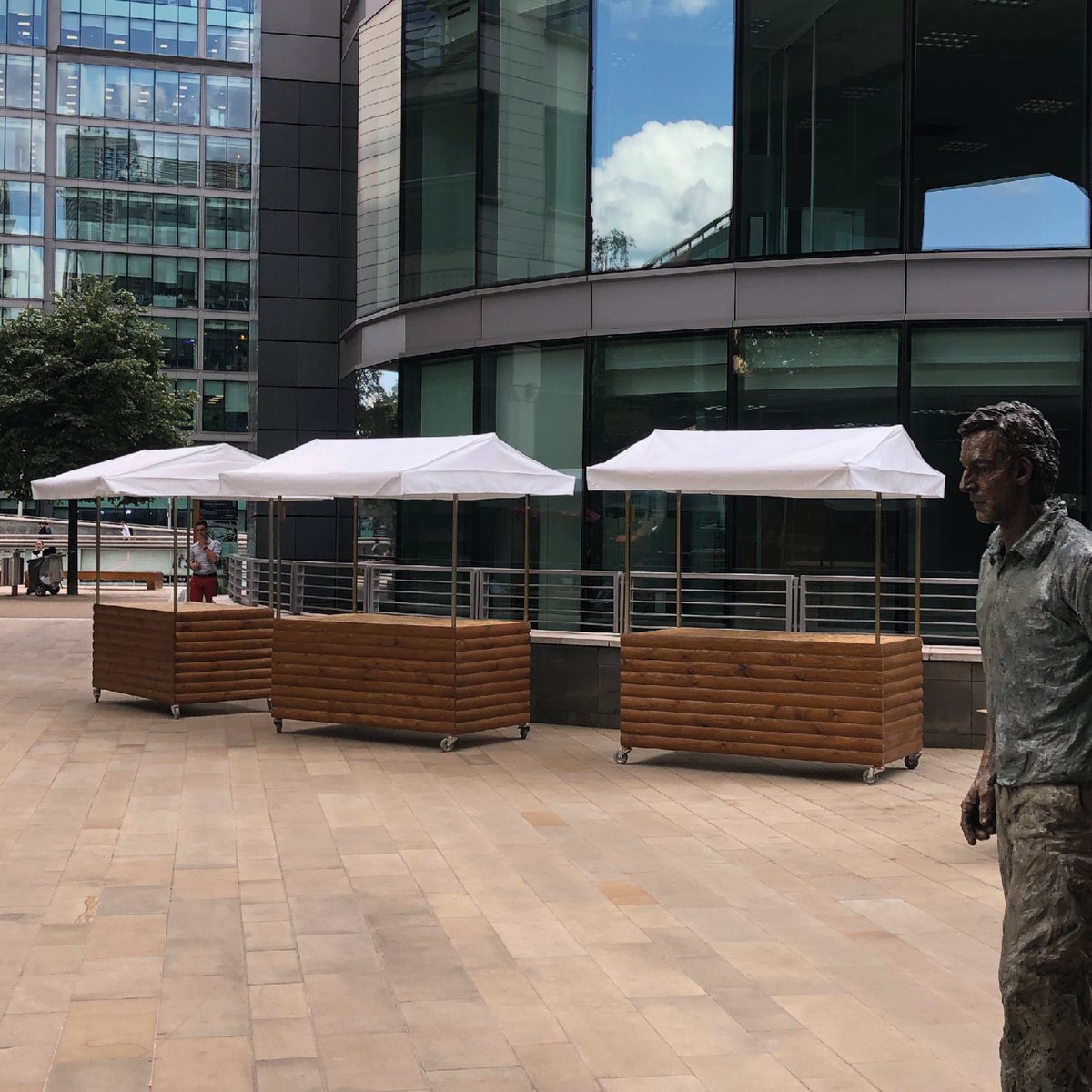 Ordered on a Monday. Delivered on a Monday. This is the way we like to do things at Big Kahuna. If you order stalls, huts and equipment for hire – we’ll have it out for delivery the same day. Because your business succeeding means a lot to us.