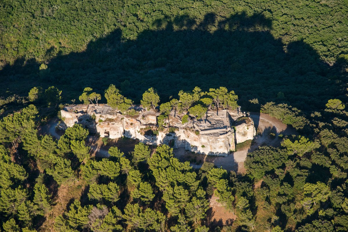Cap sur la Terre d'Argence illustrée par les photos aériennes prises lors du reportage "Le Gard vu du Ciel"  mené par Gard Tourisme en partenariat avec les offices de tourisme. Ici l'Abbaye troglodytique de Saint-Roman à #Beaucaire
Photo ©JM ANDRE–GARD TOURISME
<a href="/Gard/">Conseil départemental du Gard</a> <a href="/CCBTA30/">C.C. Beaucaire Terre d'Argence</a>