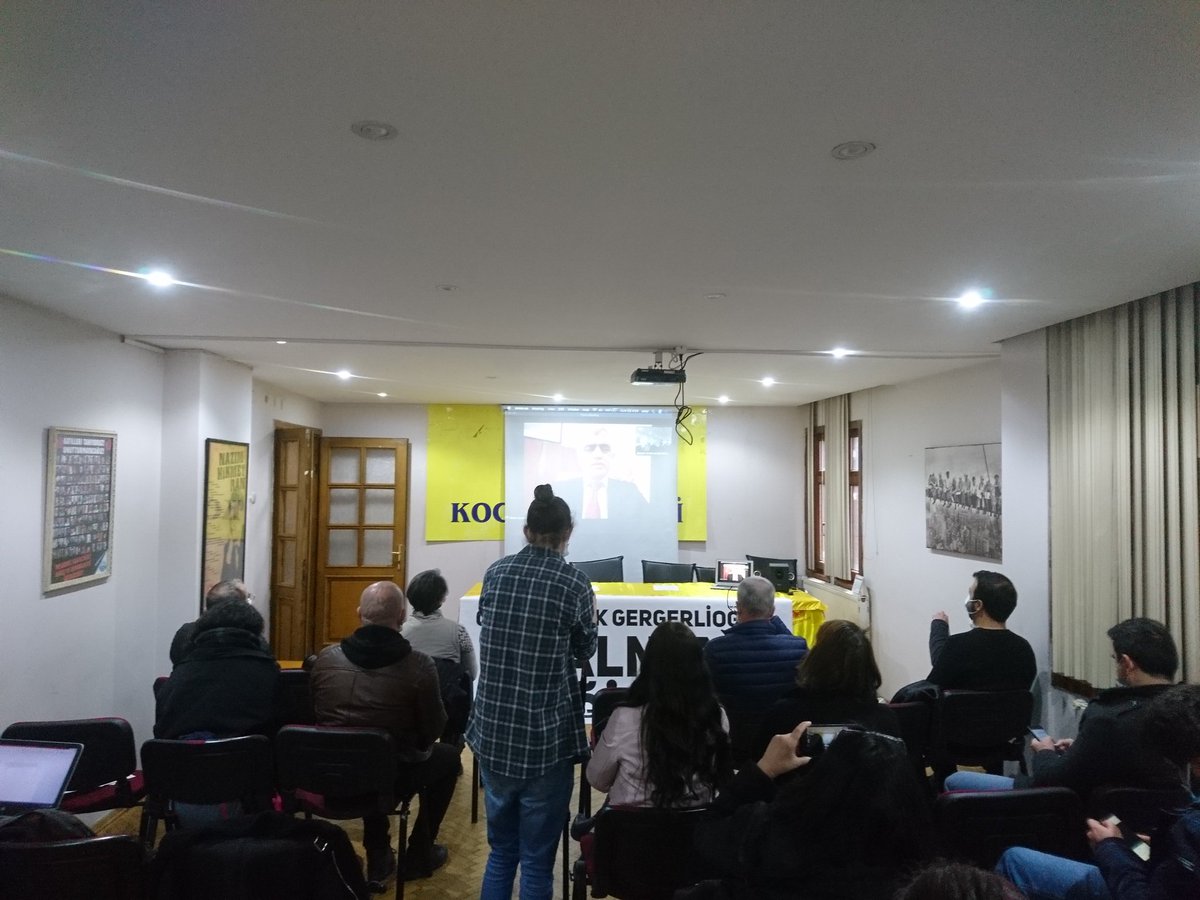 Kocaeli Emek ve Demokrasi Güçleri olarak Ömer Faruk Gergerlioğlu'nun ve HDP'nin yanındayız demek için bir araya geldik. Basın açıklamasına mecliste direnişini sürdüren Ömer Faruk Gergerlioğlu online olarak katıldı

#GergerlioğluYalnızDeğildir
#HDPKAPATILAMAZ