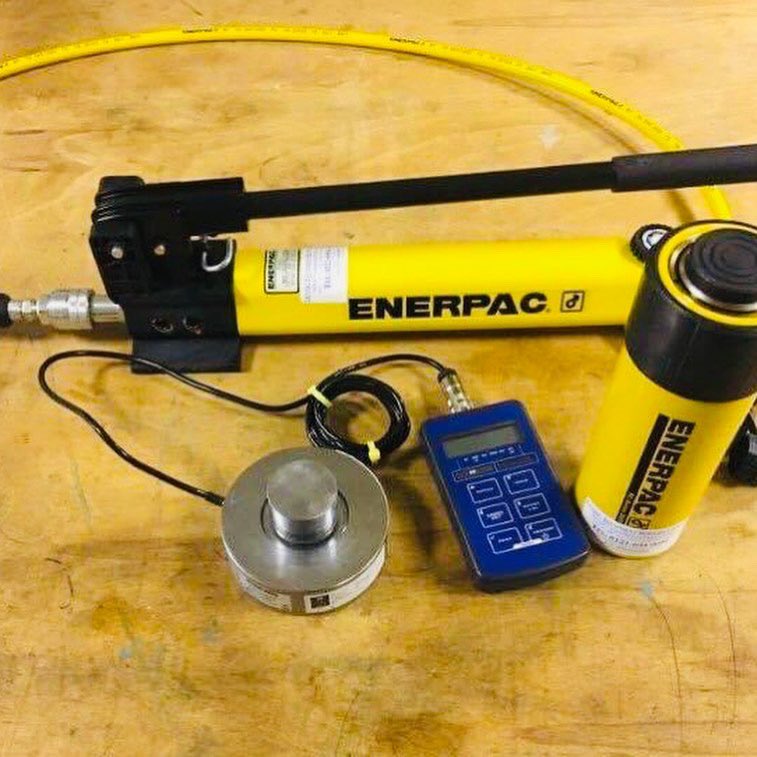 25 tonne #UKAS Certified #jackingkit complete with load cell and remote display ready for collection, perfect for #PlateBearingTest/ #CBRTest.  
#supplyliftingequipment #liftingequipment #hydraulicpump #platetesting  #construction #hydraulicsystem #enerpac #platebearing #cbrtest