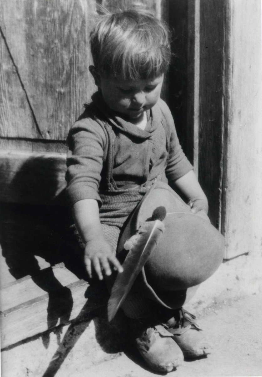 ProvinciaTrento's tweet photo. L’Archivio fotografico storico custodisce 1,5 milione di fototipi per 53 fondi, da #Ottocento ad oggi, con scatti di #Unterveger, Fratelli #Pedrotti, #FlavioFaganello Approvate le Disposizioni per accesso e fruizione @MirkoBisesti @Beniarcheo
News e info➡️https://t.co/AzEZE65S81 https://t.co/ctnTtaMlSl