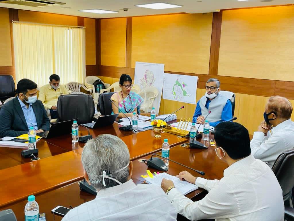 NITIAayog's tweet photo. #NITIAayog की Adviser @sanyuktasam1 ने लखनऊ में @ChiefSecyUP की अध्यक्षता में सभी विभागों के वरिष्ठ अधिकारियों के साथ प्रदेश में #SDGs में त्वरित प्रगति लाने के लिए विस्तृत कार्यशाला का आयोजन किया। https://t.co/WNaKknJNNJ