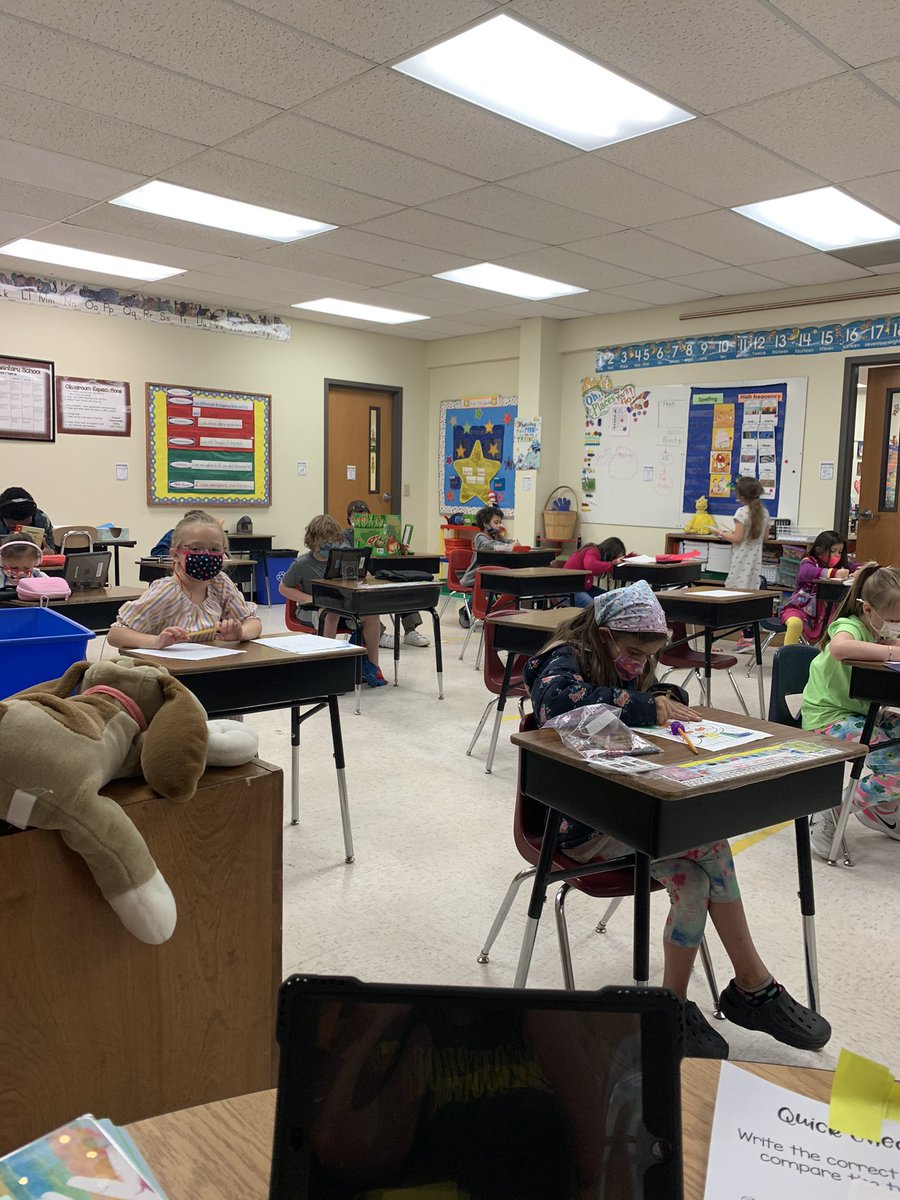 kmabe07's tweet photo. I love an engaged classroom.... everyone working independently...different activities .... did I mention... FIRST GRADE! Proud teacher!!!! https://t.co/giy1bF0Itv