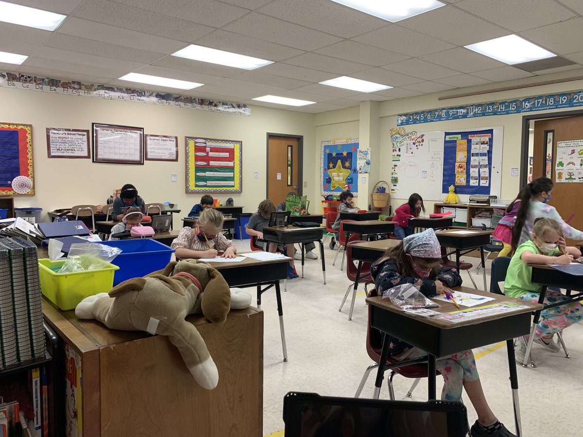 kmabe07's tweet photo. I love an engaged classroom.... everyone working independently...different activities .... did I mention... FIRST GRADE! Proud teacher!!!! https://t.co/giy1bF0Itv