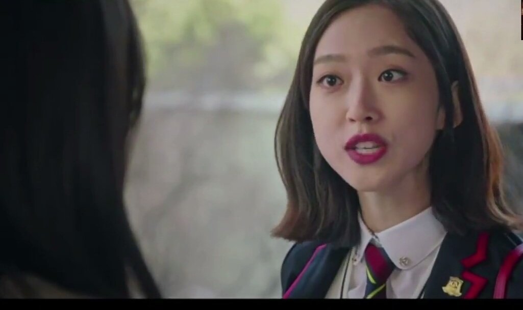 __khys's tweet image. "seokyung might not be the best girl but she will always be the best sister."
she warned eunbyeol to stop her relationship with seokhoon and eunbyeol refused so she told her that she doesn't have any idea how scary her father is and what he can do. #Penthouse2Ep9 #Penthouse2