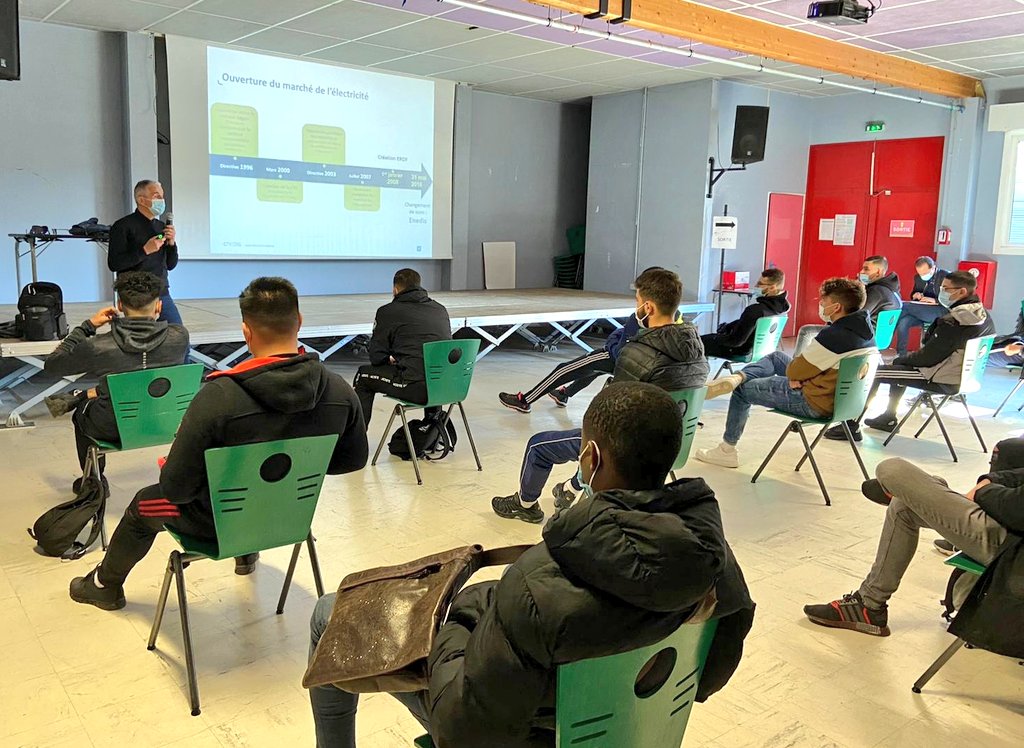 Melina00603426's tweet photo. 👩‍💻Rencontre avec les étudiants du Lycée Jean Baptiste Dumas
d'@VilledAles à la découverte de l'entreprise @enedis, ses missions et ses différents #métiers ! 🗣
Dans le cadre du partenariat avec le Comité Local Ecole Entreprise 👥

#education #etudiants #servicepublic #Emploi https://t.co/6U77CDfm0U