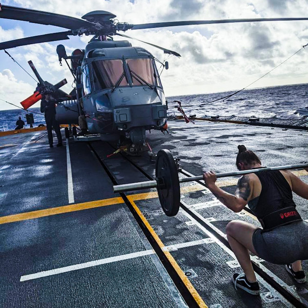 RoyalCanNavy's tweet image. (sea) Leg Day...after the storm. 🌦️

#FitnessFriday 
#HMCSCalgary 

📸 S1 Magalie Larivière