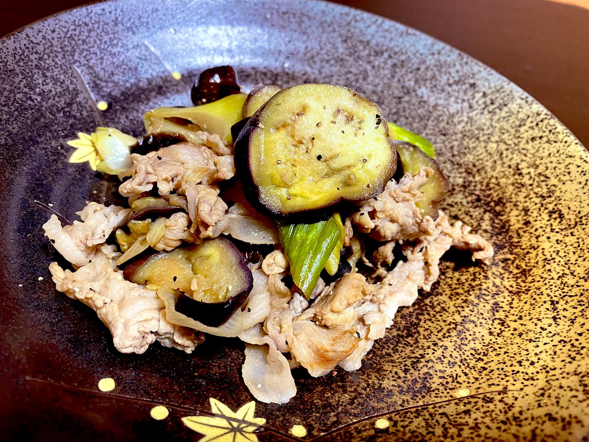 ジュン V Twitter 豚肉と茄子のさっぱり煮作ったよ ﾟ ﾟ 今日は妹とラーメンを食べたり 親へのホワイトデーのお返しを買えたりと充実 した1日でした 夕飯は昼ラーメンだったのでさっぱりしたやつ 美味でした 料理 豚肉と茄子のさっぱり煮 料理初心者