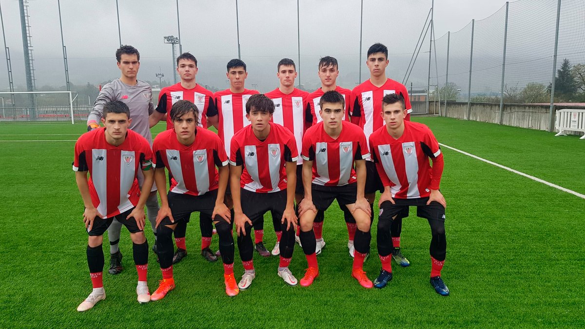 CANTERA I Contundente triunfo del Juvenil A en el partido de la jornada 8 de la División de Honor, disputado esta lluviosa mañana en Lezama: 

#AthleticClub 4️⃣ - 0️⃣ <a href="/SantutxuFC/">SantutxuFC</a>
⚽ Ibai Sanz, Iñaki Telletxea, Julen Lartitegi y Hugo Rincón.

#AthleticLezama 🦁