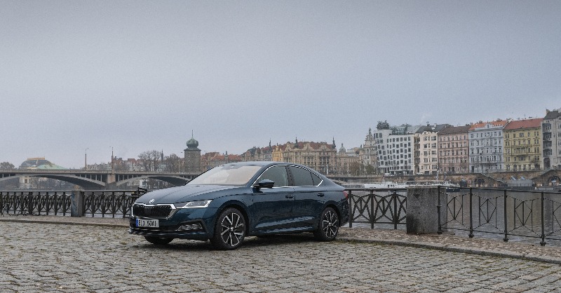 skodaautonews's tweet photo. Have you ever been to #Prague? 🇨🇿
With Anna as your guide, you can now visit the #Czech capital in the passenger seat of a #SKODA #OCTAVIAiV. 🔌 Thanks to its plug-in #hybrid powertrain, the ride will be quiet &amp; zero-emission – and parking in resident zones is free!