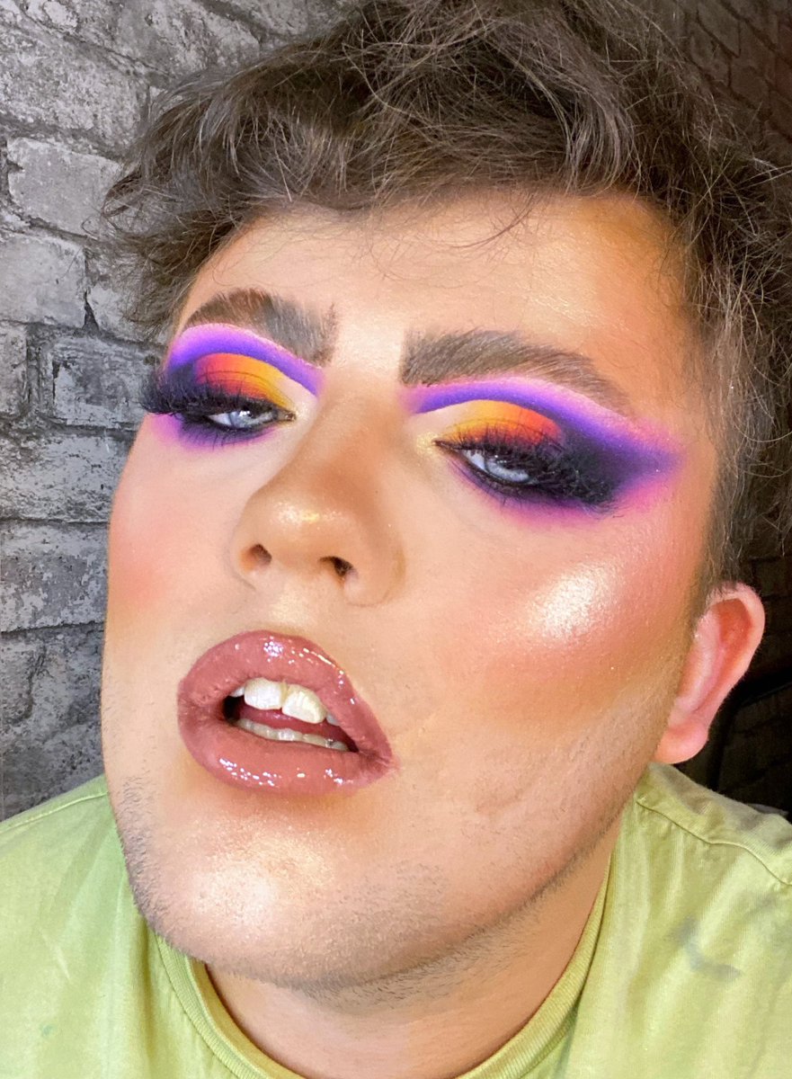 streetsmua's tweet photo. @beautybay 
Okay so you guys already follow me on here and insta sooooo I was hoping I could join the pr/generation Beautybay 

Ig: Streetsmua

#generationbeautybay #ByBEAUTYBAY #followfriday https://t.co/brWfjrXG9w