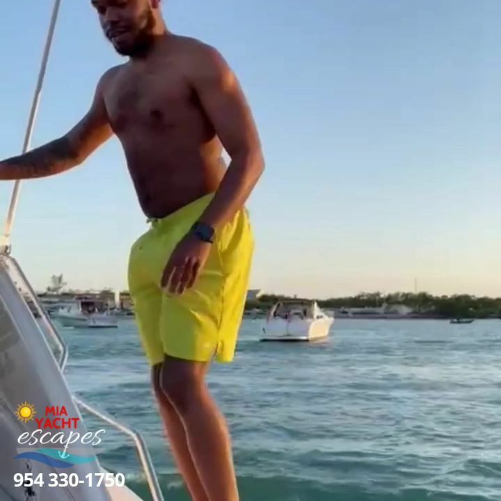 MiaYachtEscapes's tweet photo. When you realize that the #weekend it's here! 🎉🛥️☀️👙🌴 DM us now!
.
.
.
#miamiLife #miayachtescapes #best #miamiboat #smallbusiness #jump #sunshine #tan #fun #yacht #miami #vacationmode #rentayacht #luxury #explore #partytime #travel #living #fridayfe… https://t.co/hGTnI3nDHr https://t.co/erZy0Wauyx