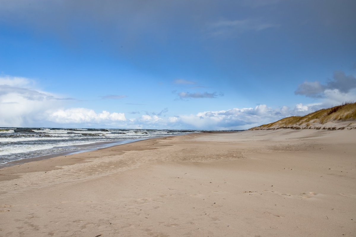 1MiastoUstka's tweet photo. Zobaczcie jak dziś prezentuje się nasza plaża i wzburzone morze po zachodniej stronie miasta :) https://t.co/WAsxXkls5Z