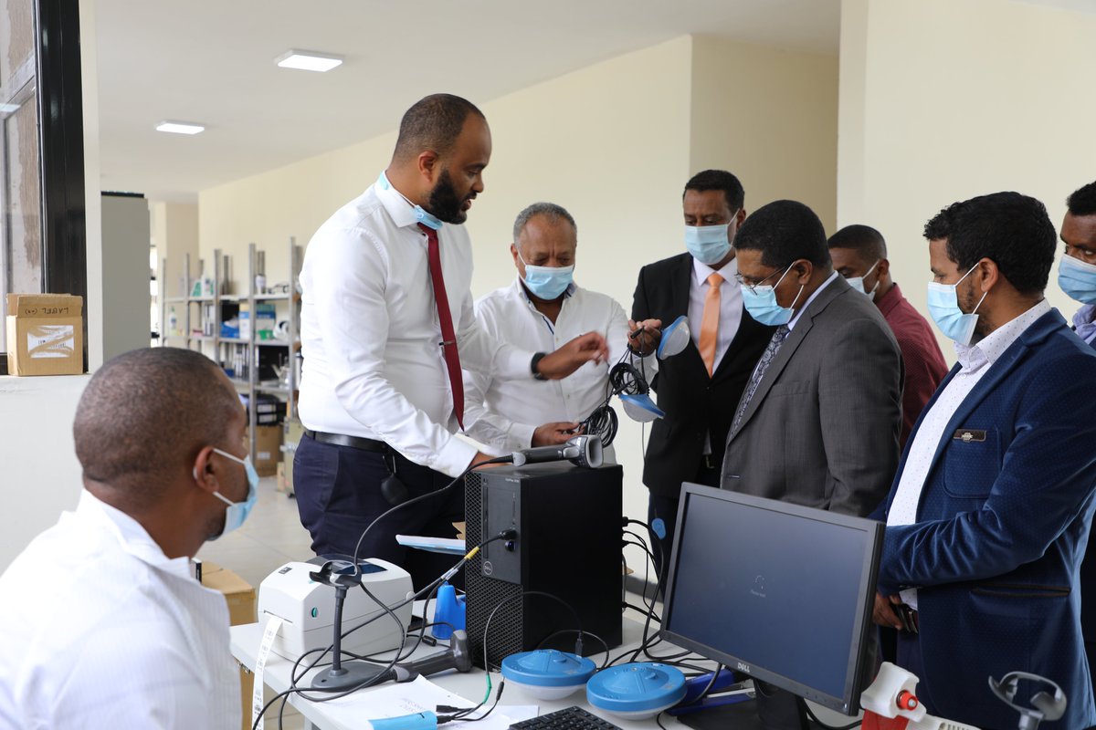 Jobs_FDRE's tweet photo. After visiting #HelloSolar, an assembly establishment for Solar-powered lamps, Televisions &amp; radios, as well as several utilities, the Commissioner admired the efforts as they are fully focused on improving rural lifestyles by offering affordable, flexible &amp; innovative solutions https://t.co/3dnNqbv0hT