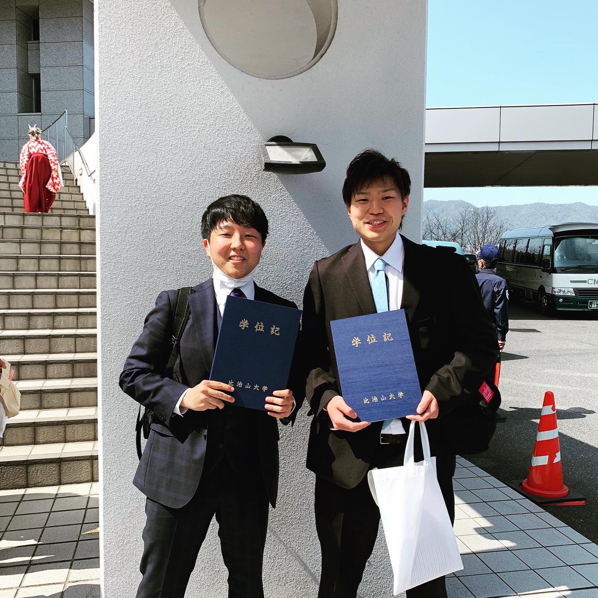 Amon1942's tweet photo. 無事に卒業できました。
これで学生最後と思うと少し悲しいな😭😢
来週から社会人として頑張ろっと！🔥 https://t.co/8ZVyIIQ1hZ