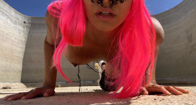 Working on our new video... Rosanna has few things to show you!  #roller #rollerdance #skates #skateboard<a href="/tag/fitbody"class="tags"><span>#fitbody</span></a><a href="/tag/redhair"class="tags"><span>#redhair</span></a><a href="/tag/skateboard"class="tags"><span>#skateboard</span></a><a href="/tag/fitnessgirl"class="tags"><span>#fitnessgirl</span></a><a href="/tag/redheadedwoman"class="tags"><span>#redheadedwoman</span></a>