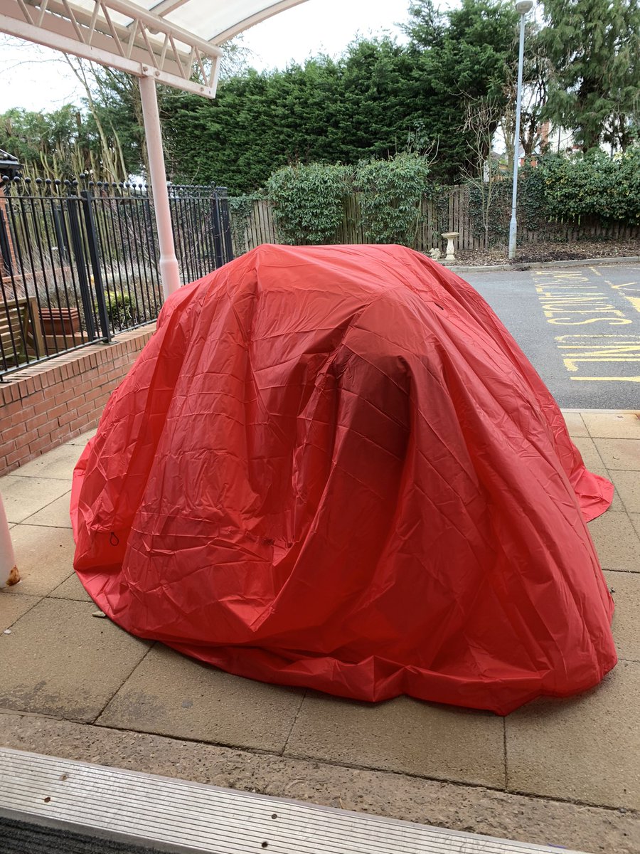 jane_tordoff's tweet photo. Emergency shelter training at Elmhurst! #summitgear #bothybag https://t.co/BWvwrz6o9B