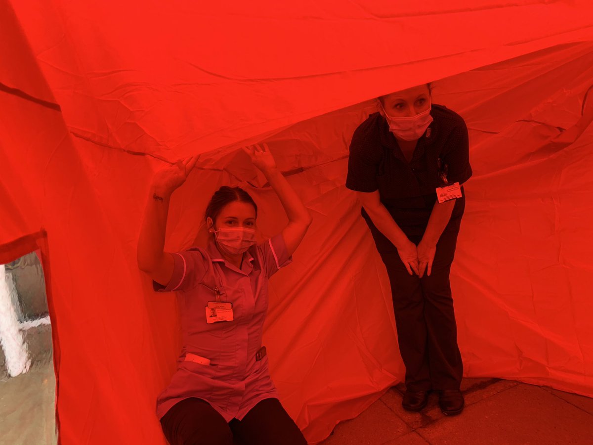 jane_tordoff's tweet photo. Emergency shelter training at Elmhurst! #summitgear #bothybag https://t.co/BWvwrz6o9B