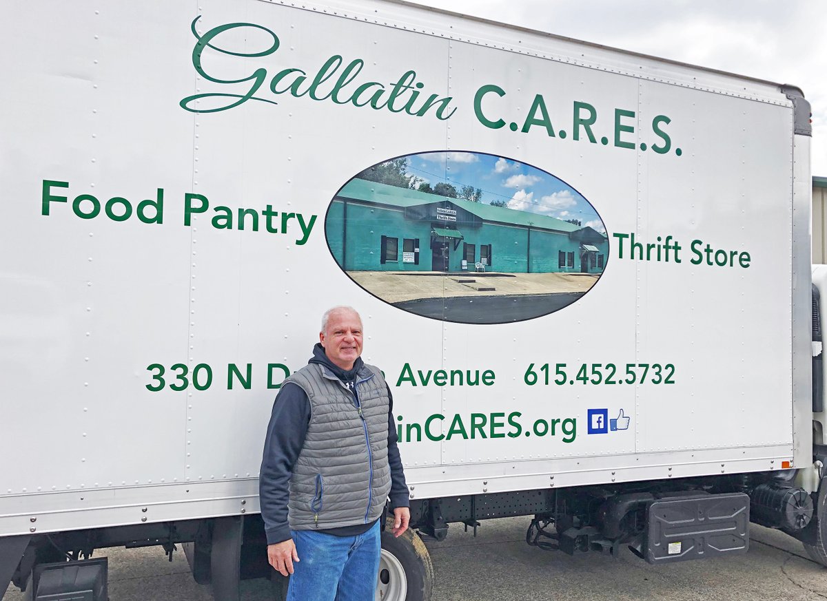 UnitedWaySumner's tweet image. Today, Gallatin CARES will give away groceries at Triple Creek Park, 1333 Touchdown Drive, in Gallatin, beginning at 8:30 a.m.  Each family will receive up to a full grocery cart of food supplied by Second Harvest Food Bank.   #LiveUnited #UnitedWaySumner #UniteSumnerTour