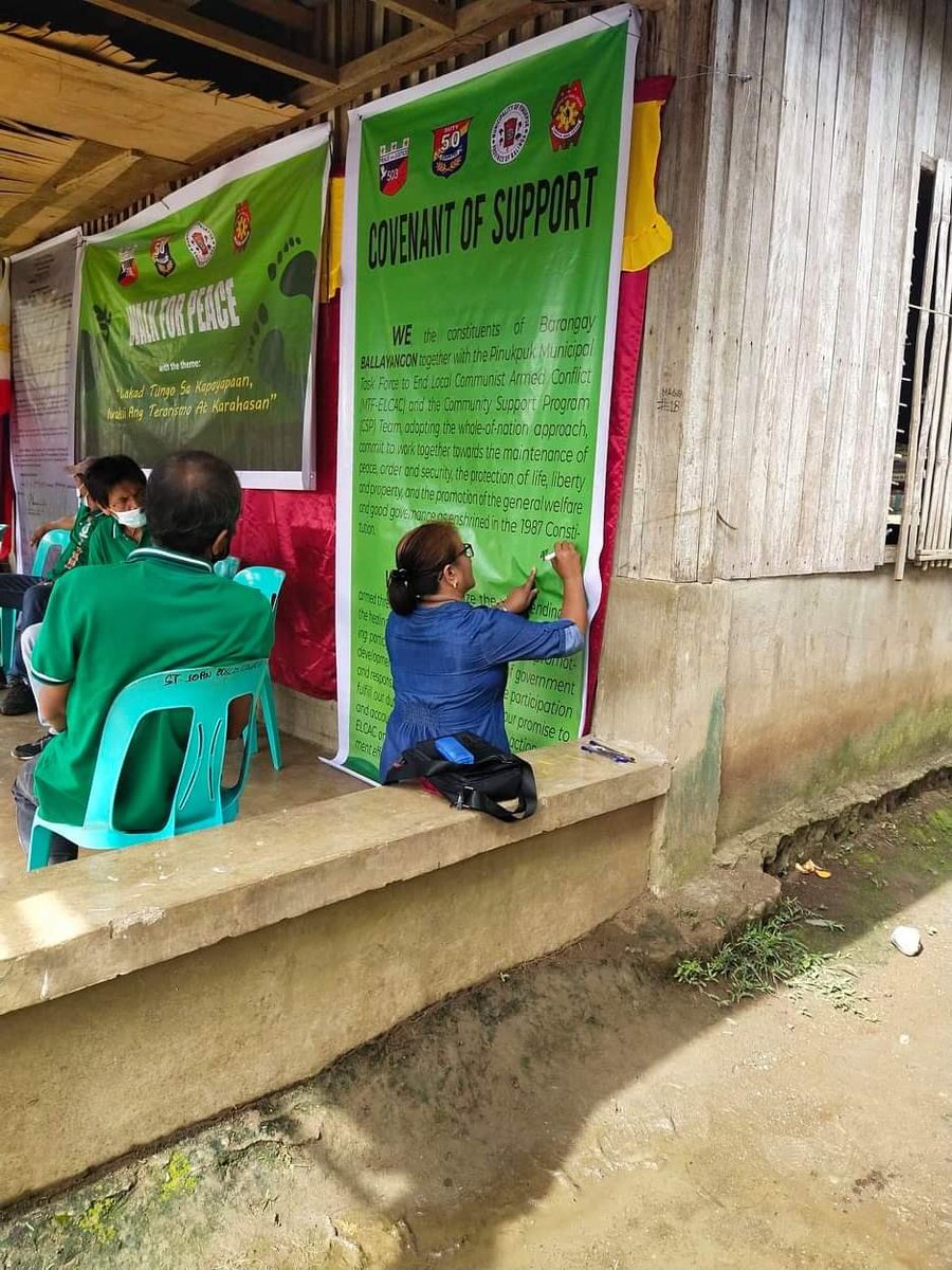PNPPinukpuk's tweet photo. Burning of effigy of CPP founder Joma Sison, CPP-NPA-NDF flags, banners &amp;  images of NPA leaders from Kalinga &amp; Signing covenant of support &amp; pledge of commitment to the government during the Walk For Peace activity held at Brgy. Ballayangon, Pinukpuk
#WalkForPeace 
#NTFELCAC https://t.co/XqaxIIk0B0