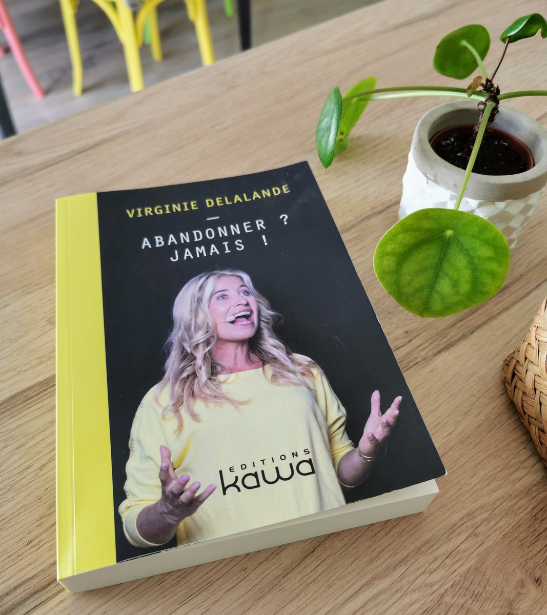 Quel plaisir d'avoir fini la lecture du livre inspirant de #VirginieDelalande, rempli de courage et de résilience... 🙏  Merci pour cette dose de "pêche, d'envie et de motivation" nécessaire pour créer la vie de ses rêves ♥️

#vendredilecture #gratitude #inspiration