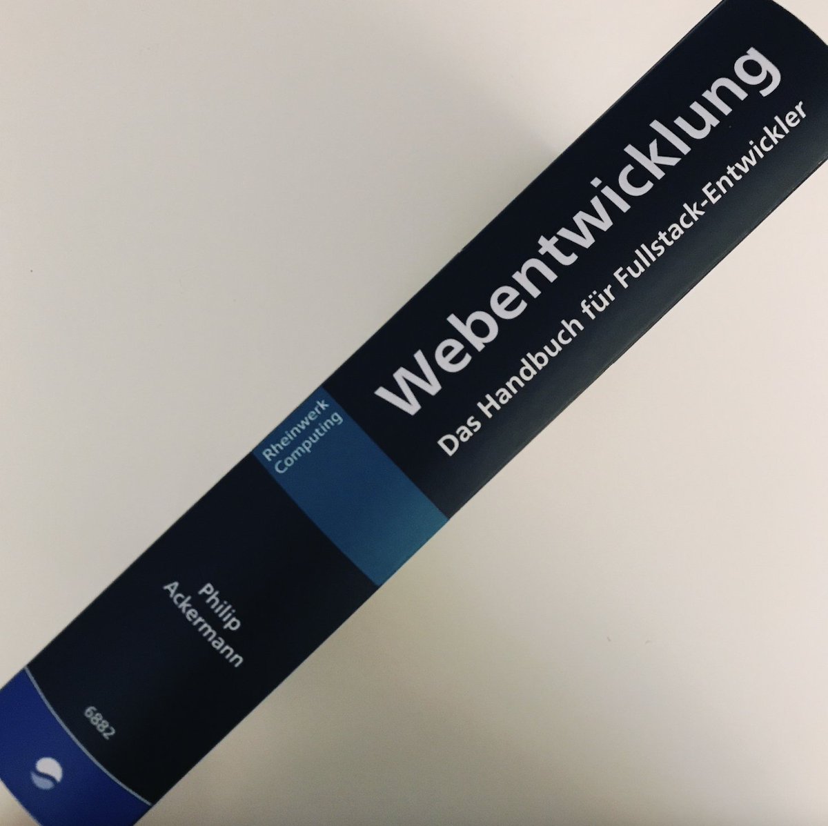 cleancoderocker's tweet image. 🔥🔥🔥 There it is!!! 🥳🎉🚀 My new 🇩🇪 book on #fullstack & #webdevelopment ☺️
More than 660 pages to get you started
Preorder @rheinwerkverlag 👉 rheinwerk-verlag.de/webentwicklung…
& 🙏 follow 👉 @webdevhandbuch ☺️
#HTML #CSS #javascript #NodeJS #SQL #NoSQL #git #docker #100DaysOfCode