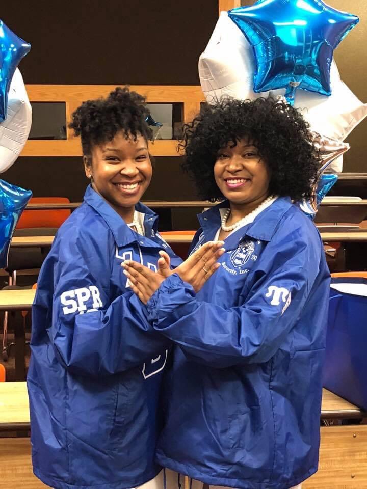gr8testsurvivor's tweet photo. Happy Birthday baby girl! Love you to the moon and back. 💙💙💙💙💙😘 @RemznotRemi__  #TurnUpQueen #ItsRemznotRims #FinerWomenCelebrate #BabyGirl #FlyGirl #LittleSis https://t.co/fEx3GkjJco