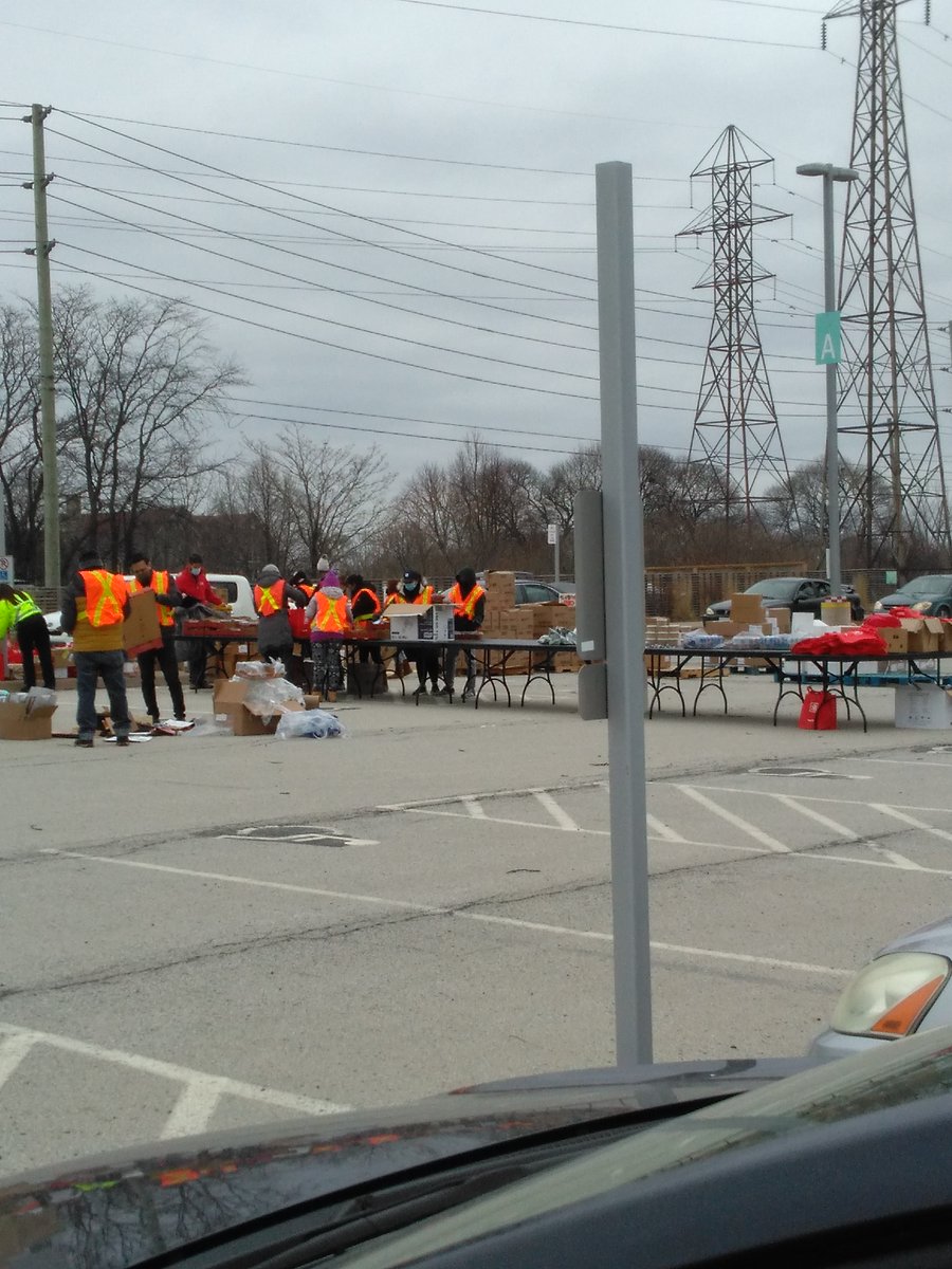 ProjectSHARE_NF's tweet image. This past Tuesday we had our 5th Free Food Giveaway by an anonymous donor, we cannot be more thankful to have such a giving community. Thank you to those who volunteered their time including @NiagaraFalls staff, @sccniagara staff and LiveWell Niagara staff! #ourcommunityatwork