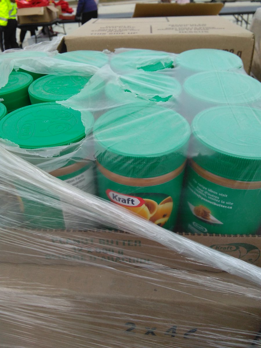 ProjectSHARE_NF's tweet image. This past Tuesday we had our 5th Free Food Giveaway by an anonymous donor, we cannot be more thankful to have such a giving community. Thank you to those who volunteered their time including @NiagaraFalls staff, @sccniagara staff and LiveWell Niagara staff! #ourcommunityatwork