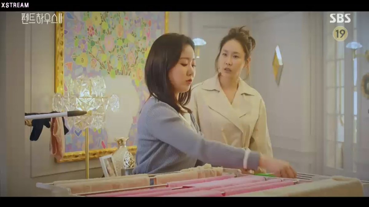 sajjangnlm's tweet image. she actually accepted her mom despite the bullying, wtfff these two's character development IM SOBBING #penthouse2 #penthouse2ep9