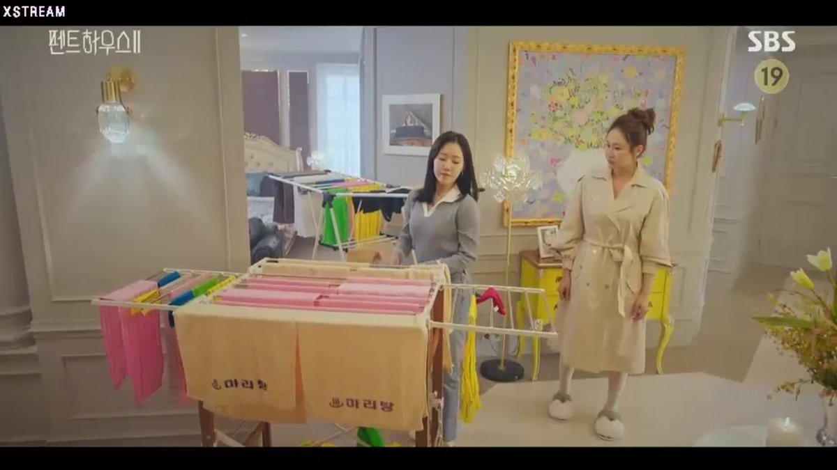 sajjangnlm's tweet image. she actually accepted her mom despite the bullying, wtfff these two's character development IM SOBBING #penthouse2 #penthouse2ep9