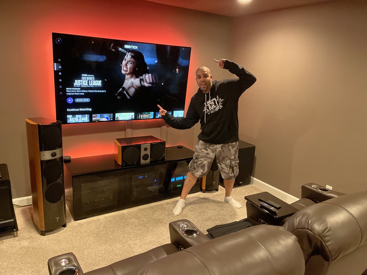 Samuel_HD's tweet photo. What a experience! What a deference! Thank you ⁦@ZackSnyder⁩ ⁦@hbomax⁩ and everyone else who worked hard to bring the #SnyderCut to life.

The move exceeded my expectations! ⁦@GraceRandolph⁩ #MovieMath https://t.co/kOnvlIzA2Q