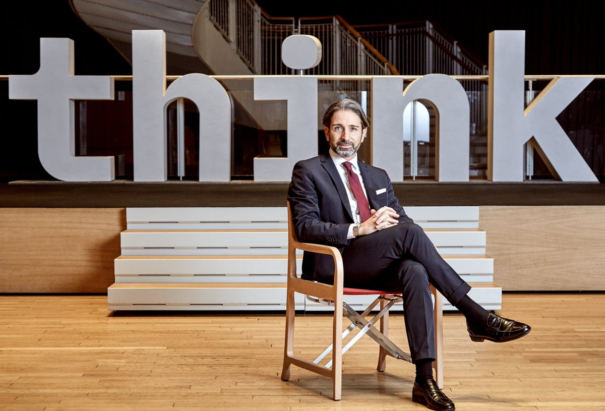Decollanz's tweet photo. .@sterebattoni, #IBM: "L’offensiva contro la #pandemia va condotta anche attraverso una responsabile sinergia pubblico-privati. Per questo motivo #IBM Italia ha deciso di offrire la disponibilità delle sedi di Segrate-Milano, Roma e Torino per le vaccinazioni contro il #covid19". https://t.co/n5wcbiMXPF