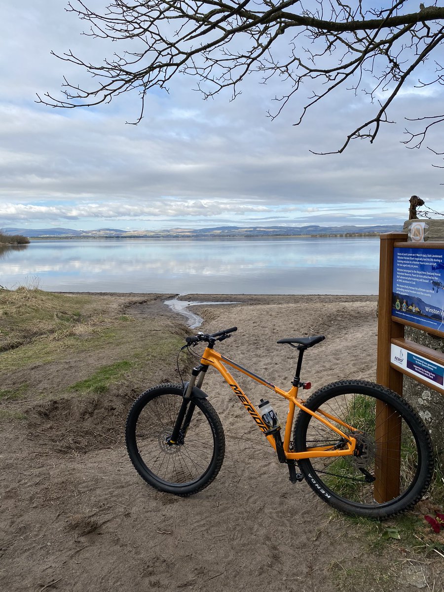 Berry97's tweet image. Pictures never do it justice, nice to get a good few miles around #LochLeven this morning. #GoodBuzz 👌🏼