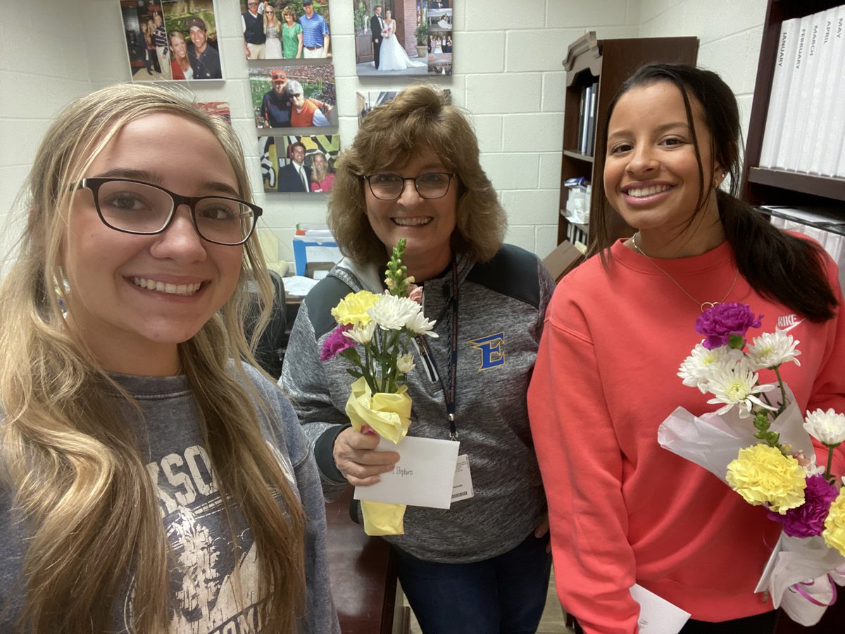EtowahHS's tweet photo. More pictures from Etowah Cheer appreciating our incredible secretaries on Staff Appreciation Day! #etowahcares @CherokeeSchools https://t.co/qAmto8coYH