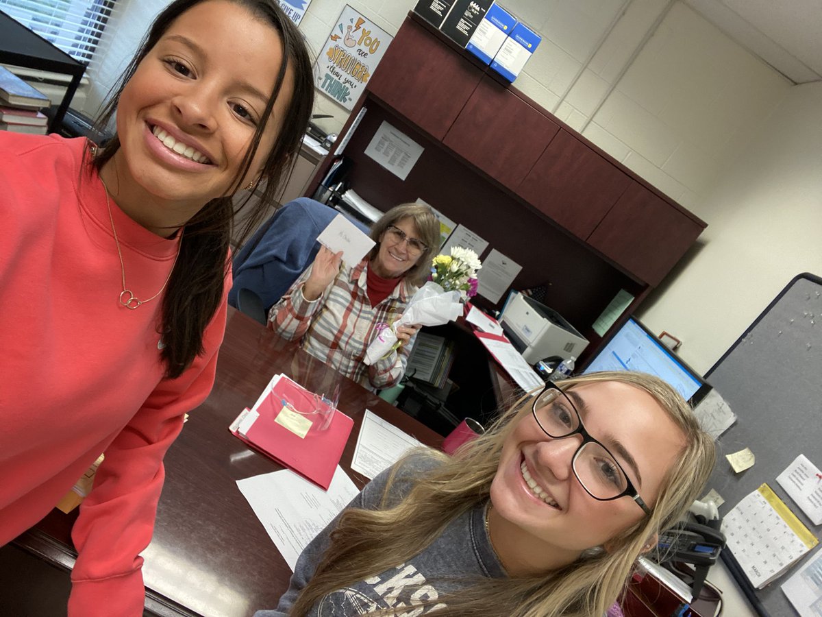 EtowahHS's tweet photo. More pictures from Etowah Cheer appreciating our incredible secretaries on Staff Appreciation Day! #etowahcares @CherokeeSchools https://t.co/qAmto8coYH