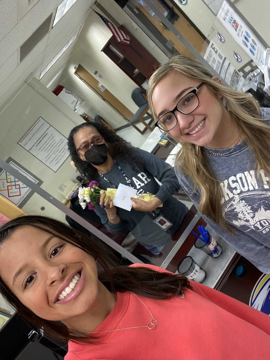EtowahHS's tweet photo. More pictures from Etowah Cheer appreciating our incredible secretaries on Staff Appreciation Day! #etowahcares @CherokeeSchools https://t.co/qAmto8coYH